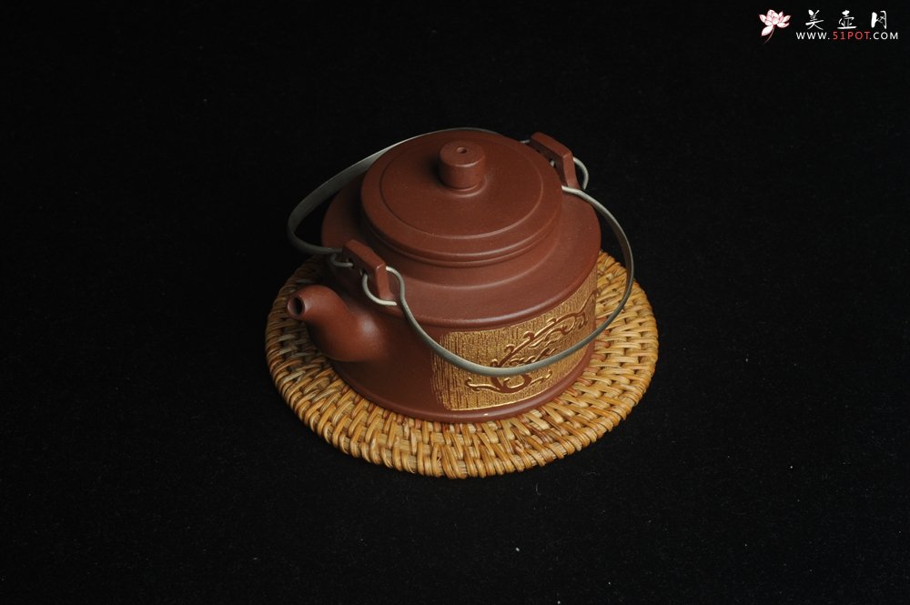 紫砂壶图片：美壶特惠 优质红清水泥精致宫廷直汲提梁 提梁为纯银材质 - 宜兴紫砂壶网