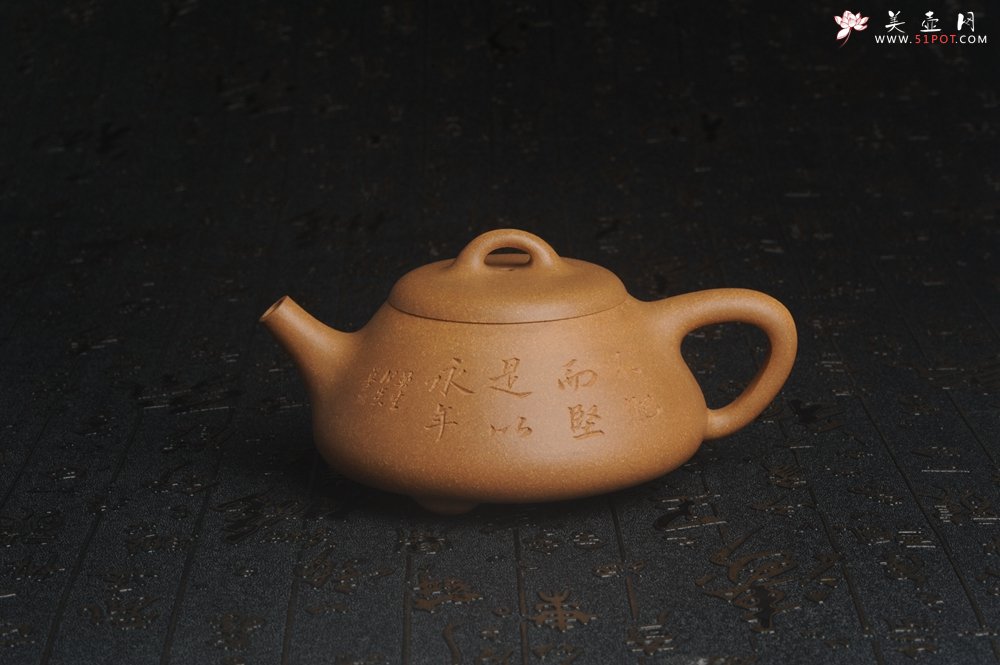 紫砂壶图片：油润老段泥(此泥料属于家藏老料！油润无比，识者自知！)全手工曼生石瓢 助工精心装饰 特文气 - 宜兴紫砂壶网