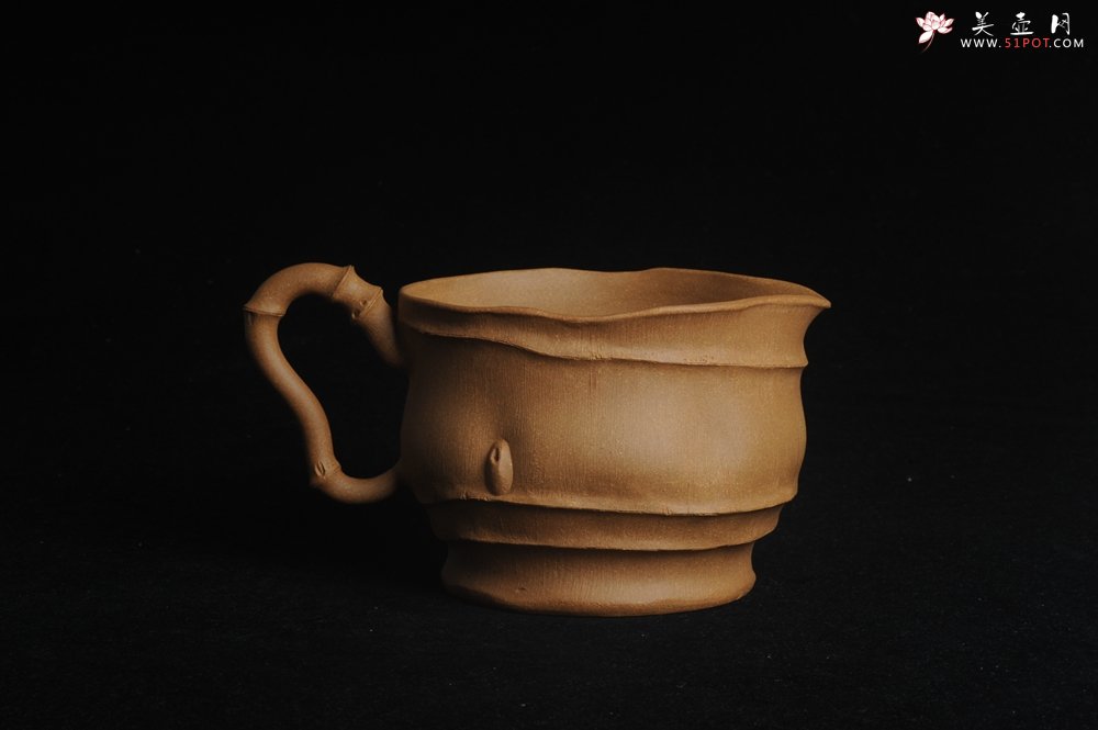 紫砂壶图片：全手大容量特好老黄段泥竹段公道杯 难度大 肌理丰富生动 - 宜兴紫砂壶网