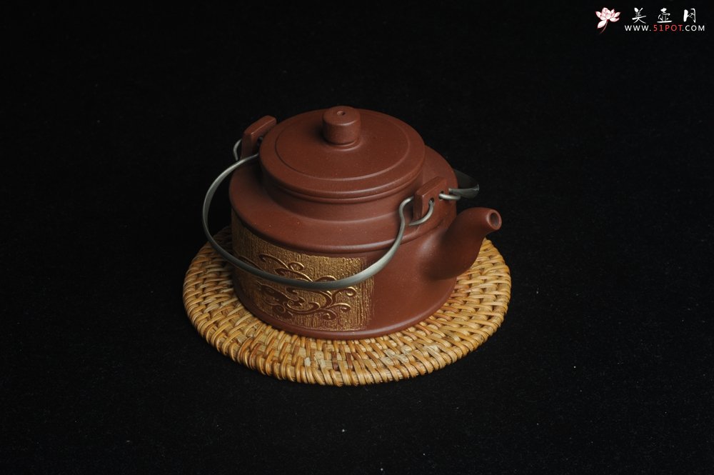 紫砂壶图片：美壶特惠 优质红清水泥精致宫廷直汲提梁 提梁为纯银材质 - 宜兴紫砂壶网