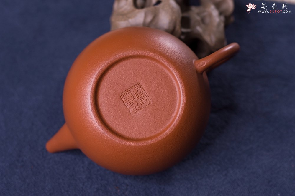 紫砂壶图片：毛国强入室弟子黄云初全手工朱泥仕圆壶 - 宜兴紫砂壶网
