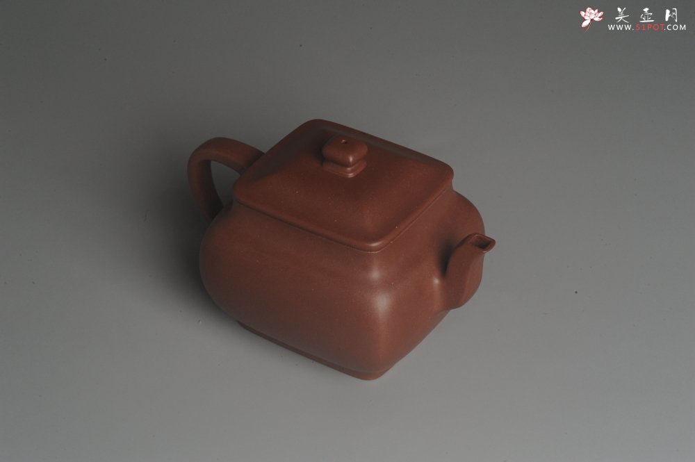 紫砂壶图片：实力派张海艳全手工原创特好底曹青四方纳福壶 线面挺括 大气 做工特好 - 宜兴紫砂壶网