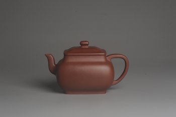 紫砂壶图片：实力派张海艳全手工原创特好底曹青四方纳福壶 线面挺括 大气 做工特好 - 宜兴紫砂壶网