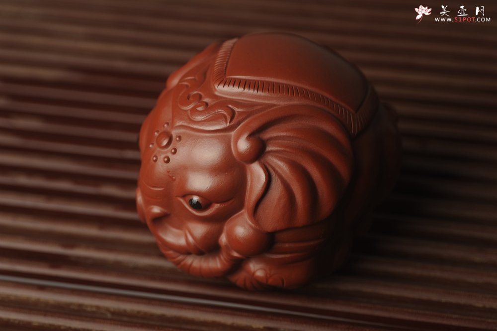 紫砂壶图片：美宠特惠 精致大红袍朱泥太平有象 长8cm高7cm宽7cm - 宜兴紫砂壶网