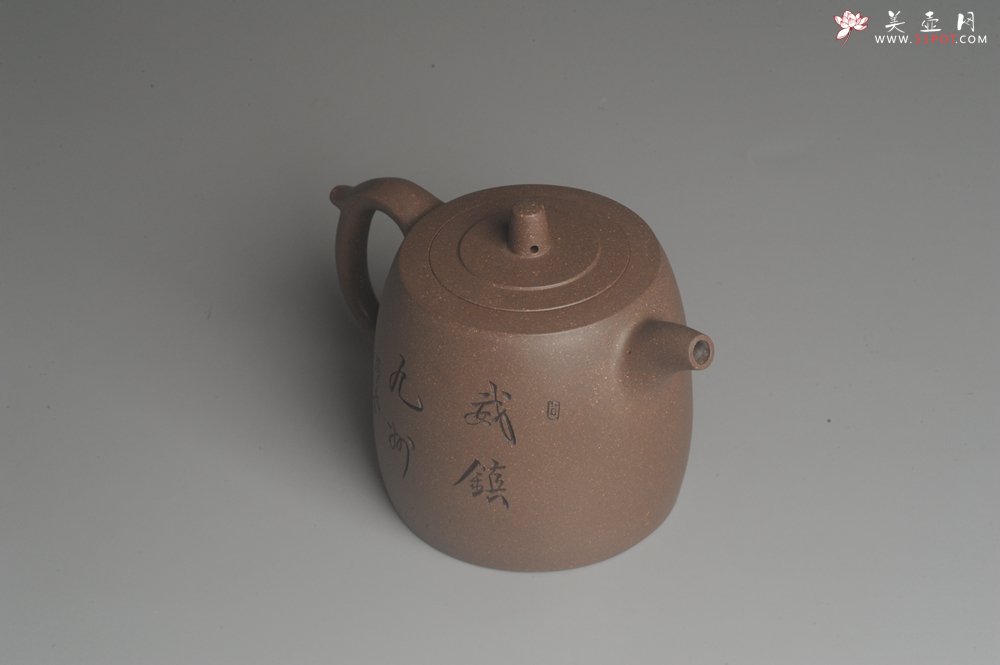 紫砂壶图片：美壶特惠 助工精工青段井栏壶 威镇九州 特文气 - 宜兴紫砂壶网