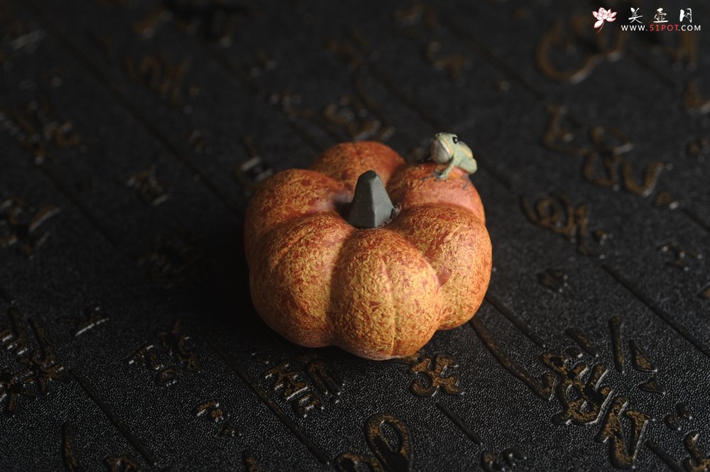 紫砂壶图片：美宠特惠 南瓜喷水青蛙 茶人醉爱 - 宜兴紫砂壶网