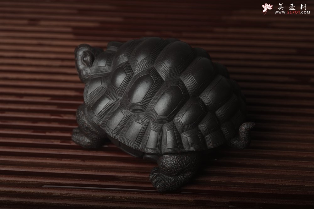 紫砂壶图片：美宠中秋特惠 精致黑料忍者寿龟 长14cm宽9.5cm高7cm - 宜兴紫砂壶网