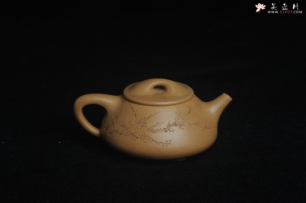 紫砂壶图片：潜力股周小培全手工老黄段泥（家藏老料 油润无比 识者自知）景舟石瓢 装饰梅花香图 文气 - 宜兴紫砂壶网