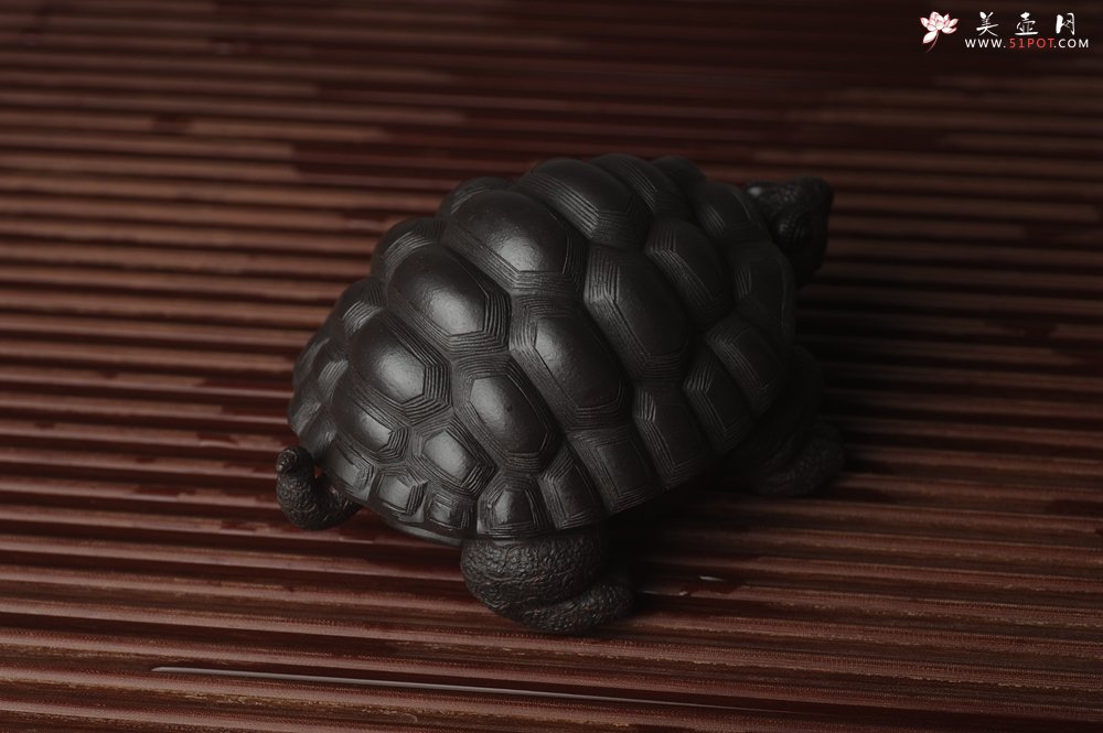 紫砂壶图片：美宠中秋特惠 精致黑料忍者寿龟 长14cm宽9.5cm高7cm - 宜兴紫砂壶网