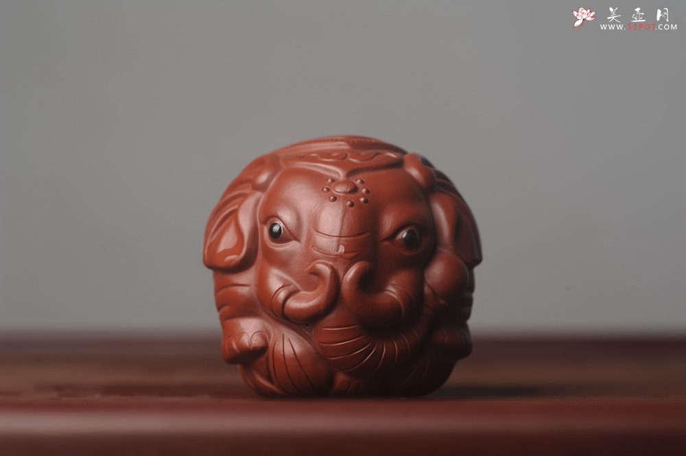 紫砂壶图片：美宠特惠 精致大红袍朱泥太平有象 长8cm高7cm宽7cm - 宜兴紫砂壶网