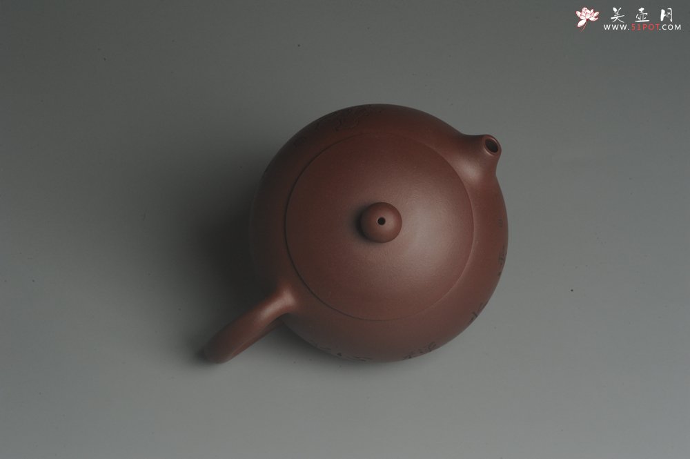 紫砂壶图片：美壶福利特惠 精致西施 精刻拜石图 茶人醉爱 - 宜兴紫砂壶网