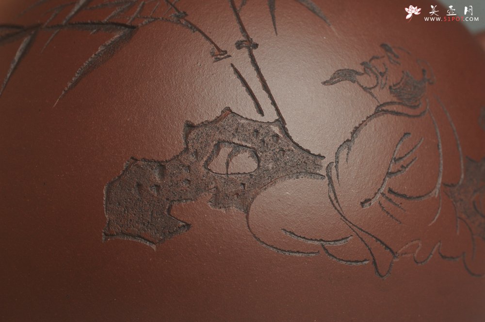 紫砂壶图片：美壶特惠 精致紫泥西施茶壶 精刻赏竹图 茶人醉爱 - 宜兴紫砂壶网