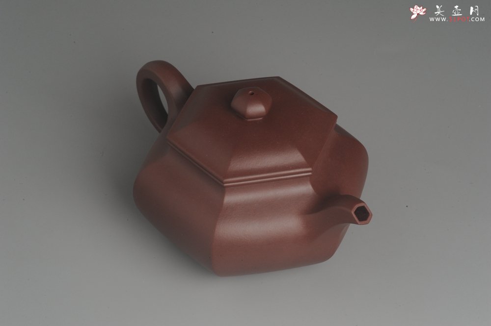 紫砂壶图片：实力派张海艳全手工精工油润底曹青六方仿古壶 气势磅礴 线面挺括平正 - 宜兴紫砂壶网
