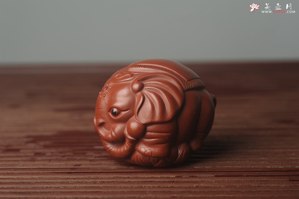紫砂壶图片：美宠特惠 精致大红袍朱泥太平有象 长8cm高7cm宽7cm - 宜兴紫砂壶网
