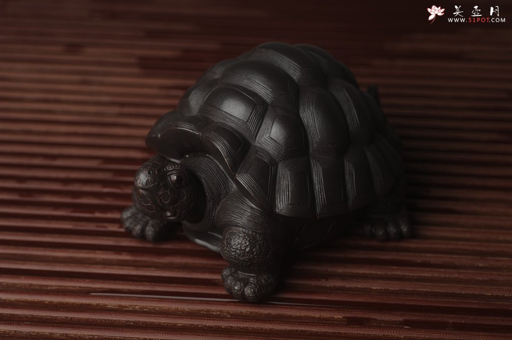 紫砂壶图片：美宠中秋特惠 精致黑料忍者寿龟 长14cm宽9.5cm高7cm - 宜兴紫砂壶网
