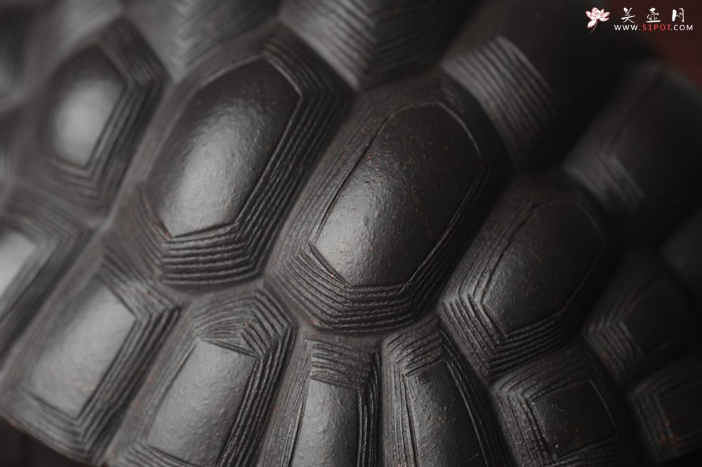 紫砂壶图片：美宠中秋特惠 精致黑料忍者寿龟 长14cm宽9.5cm高7cm - 宜兴紫砂壶网