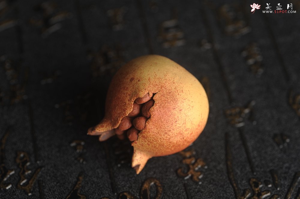 紫砂壶图片：美宠特惠 精致石榴紫砂茶宠 多子多福 直径4cm左右 - 宜兴紫砂壶网