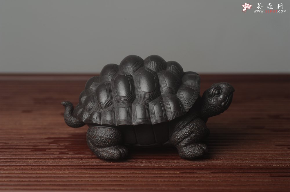 紫砂壶图片：美宠中秋特惠 精致黑料忍者寿龟 长14cm宽9.5cm高7cm - 宜兴紫砂壶网