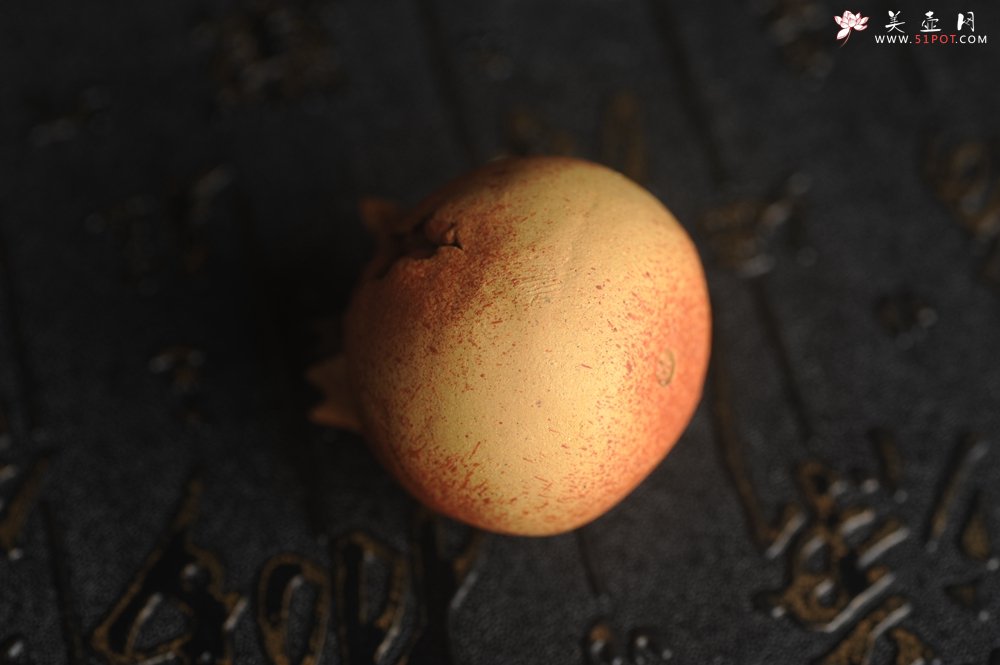 紫砂壶图片：美宠特惠 精致石榴紫砂茶宠 多子多福 直径4cm左右 - 宜兴紫砂壶网