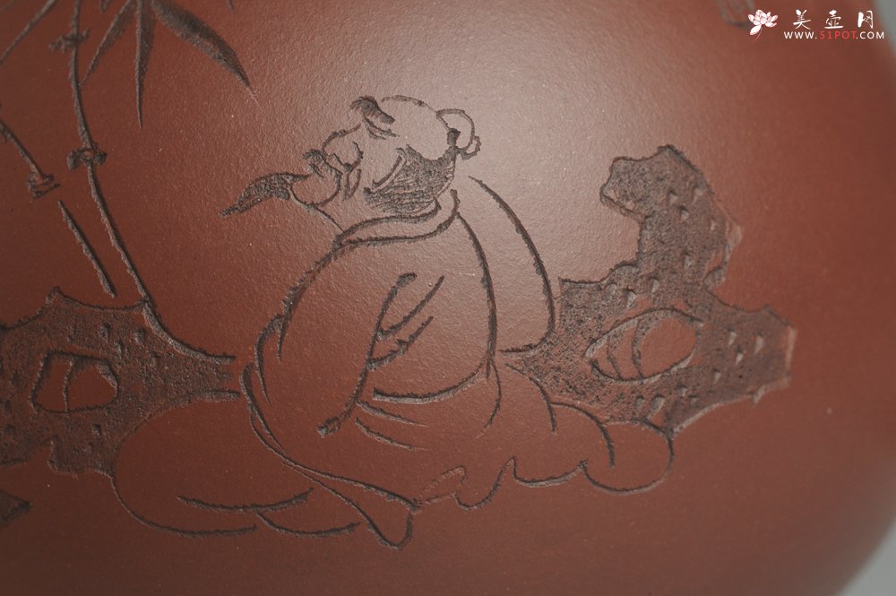 紫砂壶图片：美壶特惠 精致紫泥西施茶壶 精刻赏竹图 茶人醉爱 - 宜兴紫砂壶网