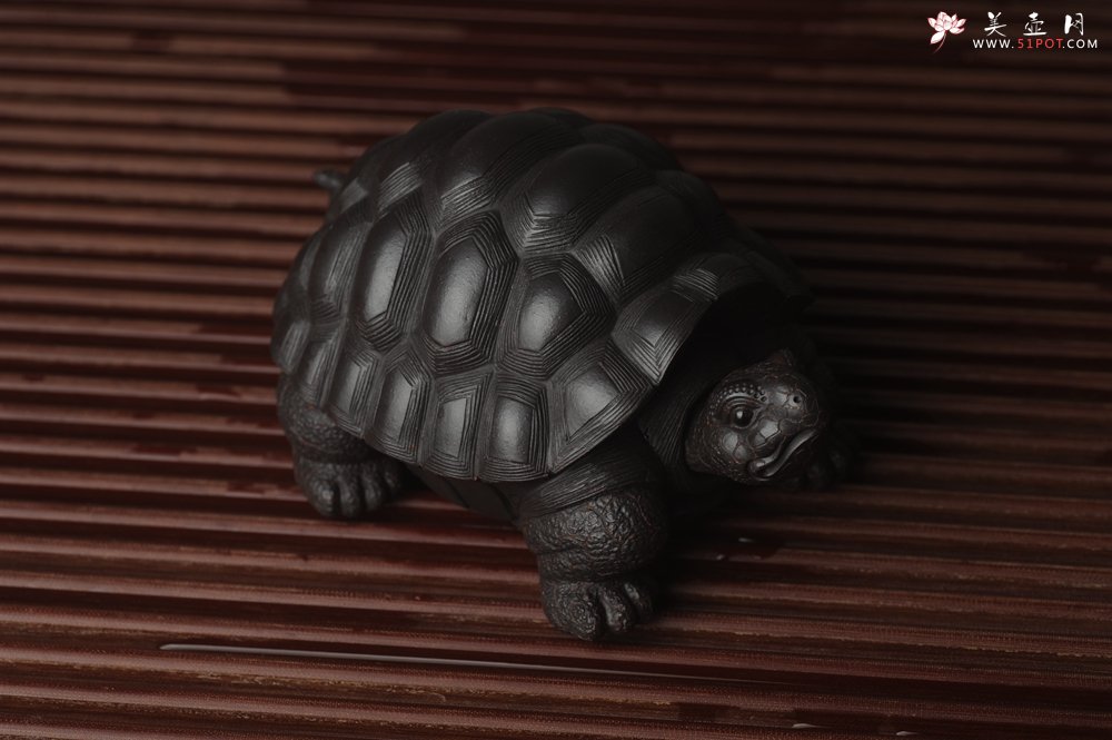 紫砂壶图片：美宠中秋特惠 精致黑料忍者寿龟 长14cm宽9.5cm高7cm - 宜兴紫砂壶网