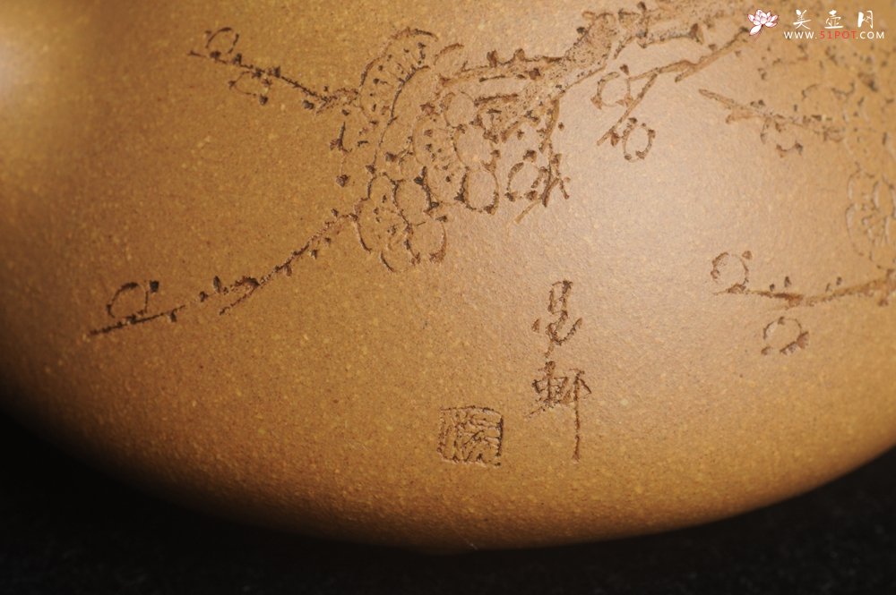 紫砂壶图片：潜力股周小培全手工老黄段泥（家藏老料 油润无比 识者自知）景舟石瓢 装饰梅花香图 文气 - 宜兴紫砂壶网