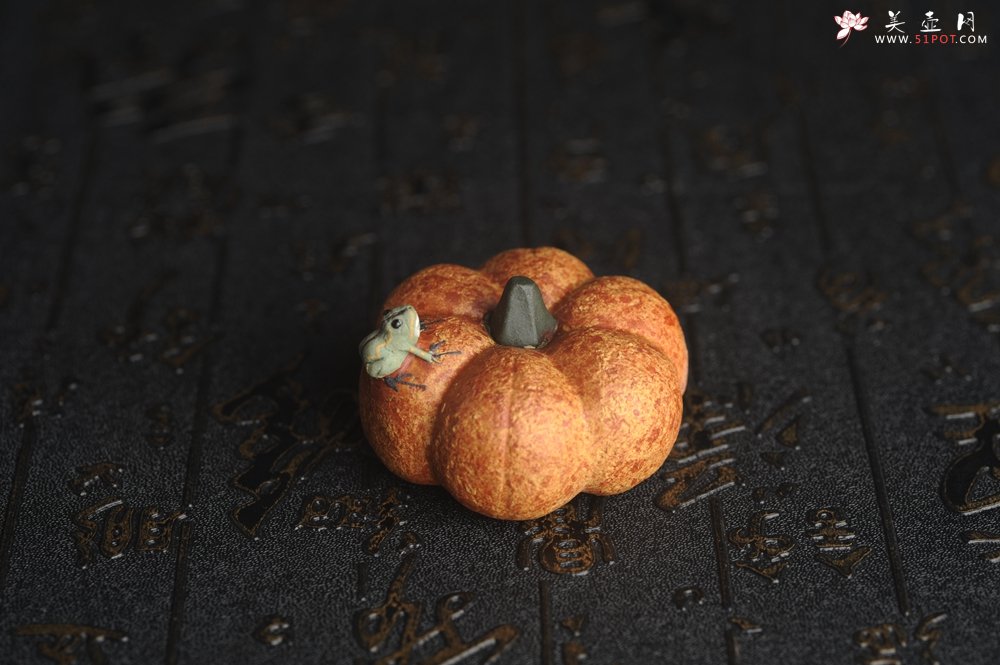 紫砂壶图片：美宠特惠 南瓜喷水青蛙 茶人醉爱 - 宜兴紫砂壶网