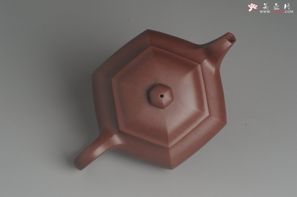 紫砂壶图片：实力派张海艳全手工精工油润底曹青六方仿古壶 气势磅礴 线面挺括平正 - 宜兴紫砂壶网