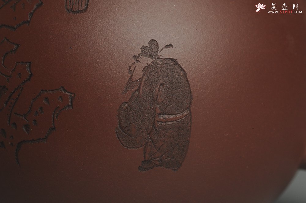 紫砂壶图片：美壶福利特惠 精致西施 精刻拜石图 茶人醉爱 - 宜兴紫砂壶网