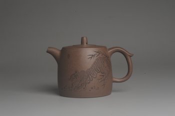 紫砂壶图片：美壶特惠 助工精工青段井栏壶 威镇九州 特文气 - 宜兴紫砂壶网