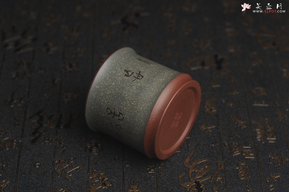 紫砂壶图片：美杯国庆特惠 精品好泥好工好刻雅致特厚实人物主人杯 茶人醉爱 - 宜兴紫砂壶网