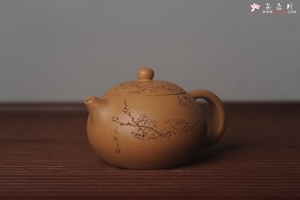 紫砂壶图片：油润老黄段泥(此泥料属于家藏老料！油润无比，识者自知！)全手工喜上眉梢小品西施 特文气 - 宜兴紫砂壶网