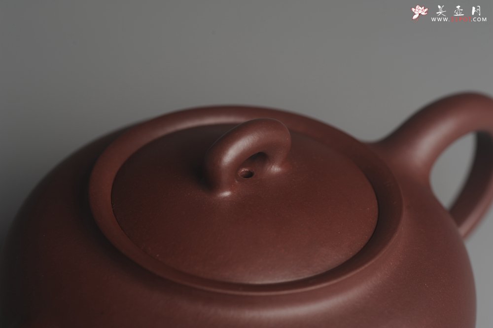 紫砂壶图片：油润底曹青 全手工三足致远 饱满厚重大气 - 宜兴紫砂壶网