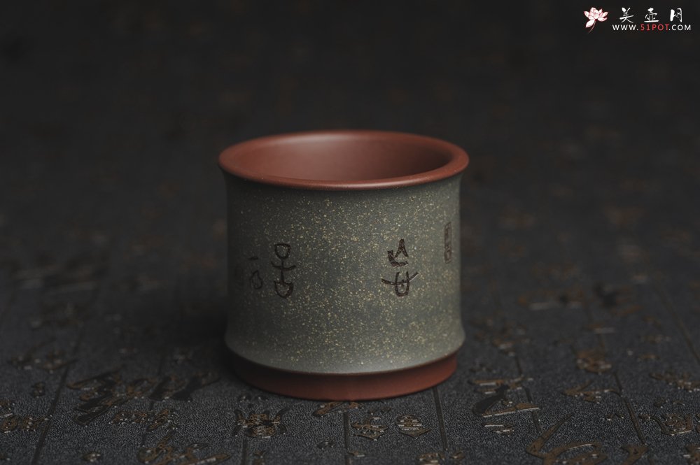 紫砂壶图片：美杯国庆特惠 精品好泥好工好刻雅致特厚实人物主人杯 茶人醉爱 - 宜兴紫砂壶网