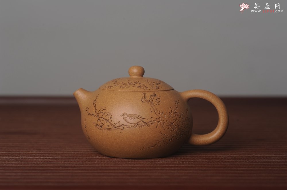 紫砂壶图片：油润老黄段泥(此泥料属于家藏老料！油润无比，识者自知！)全手工喜上眉梢小品西施 特文气 - 宜兴紫砂壶网