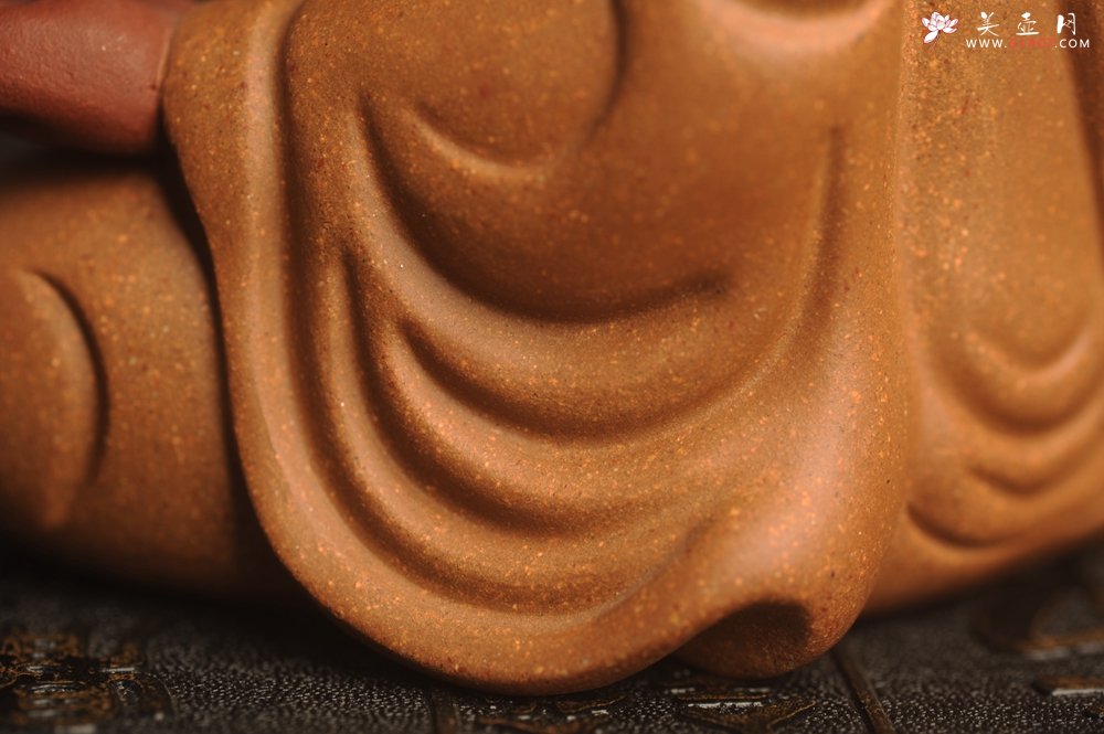 紫砂壶图片：迎中秋特惠紫砂雕塑 精工好料沐心罗汉 高14cm - 宜兴紫砂壶网