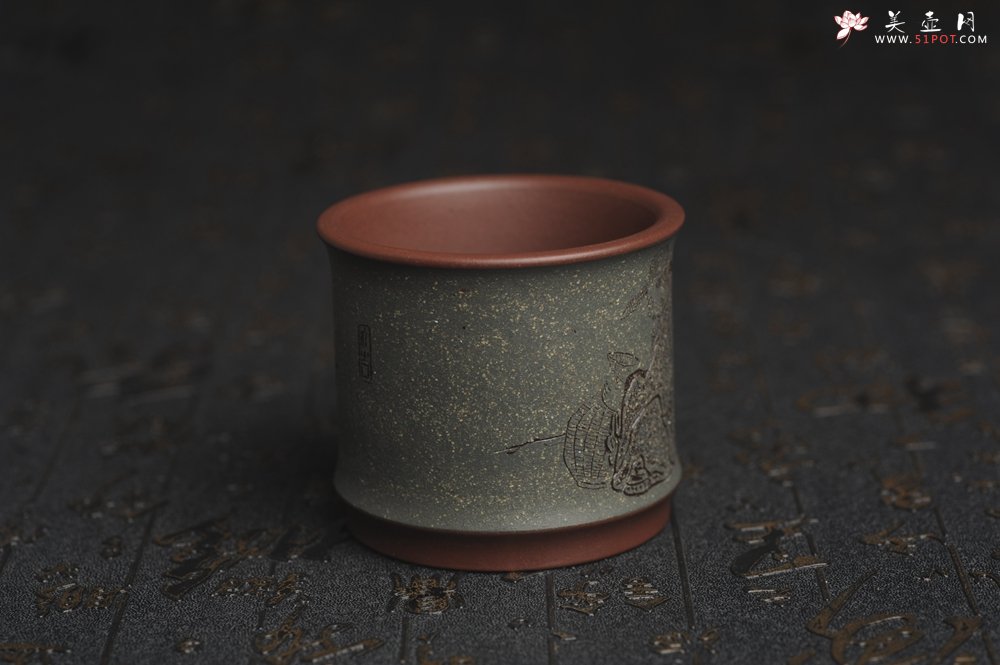 紫砂壶图片：美杯国庆特惠 精品好泥好工好刻雅致特厚实人物主人杯 茶人醉爱 - 宜兴紫砂壶网