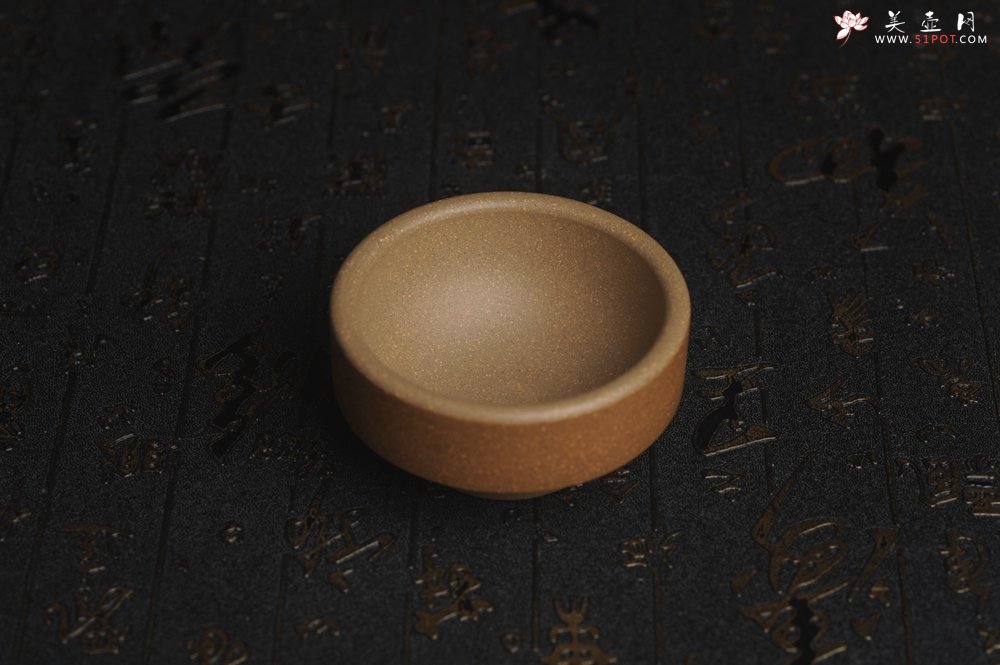 紫砂壶图片：美杯国庆特惠 精品好泥好工好刻雅致特厚实和为贵主人杯 茶人醉爱 - 宜兴紫砂壶网