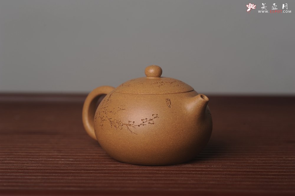 紫砂壶图片：油润老黄段泥(此泥料属于家藏老料！油润无比，识者自知！)全手工喜上眉梢小品西施 特文气 - 宜兴紫砂壶网