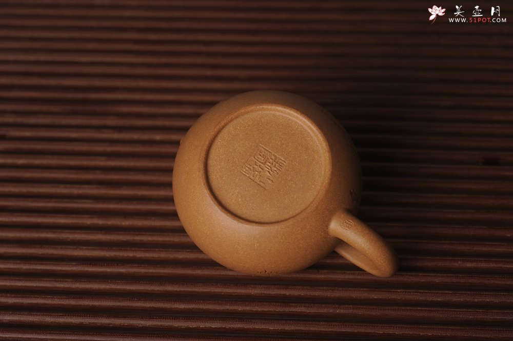 紫砂壶图片：油润老黄段泥(此泥料属于家藏老料！油润无比，识者自知！)全手工喜上眉梢小品西施 特文气 - 宜兴紫砂壶网