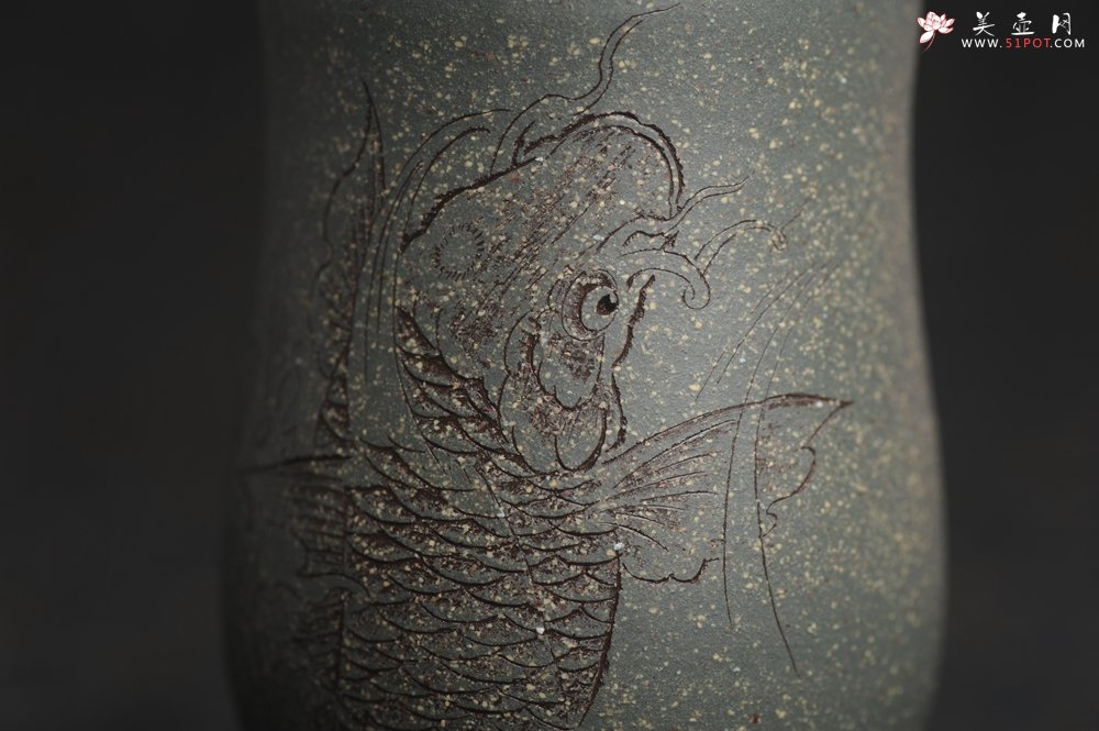 紫砂壶图片：美杯国庆特惠 精品好泥好工好刻雅致特厚实鱼跃主人杯 茶人醉爱 - 宜兴紫砂壶网