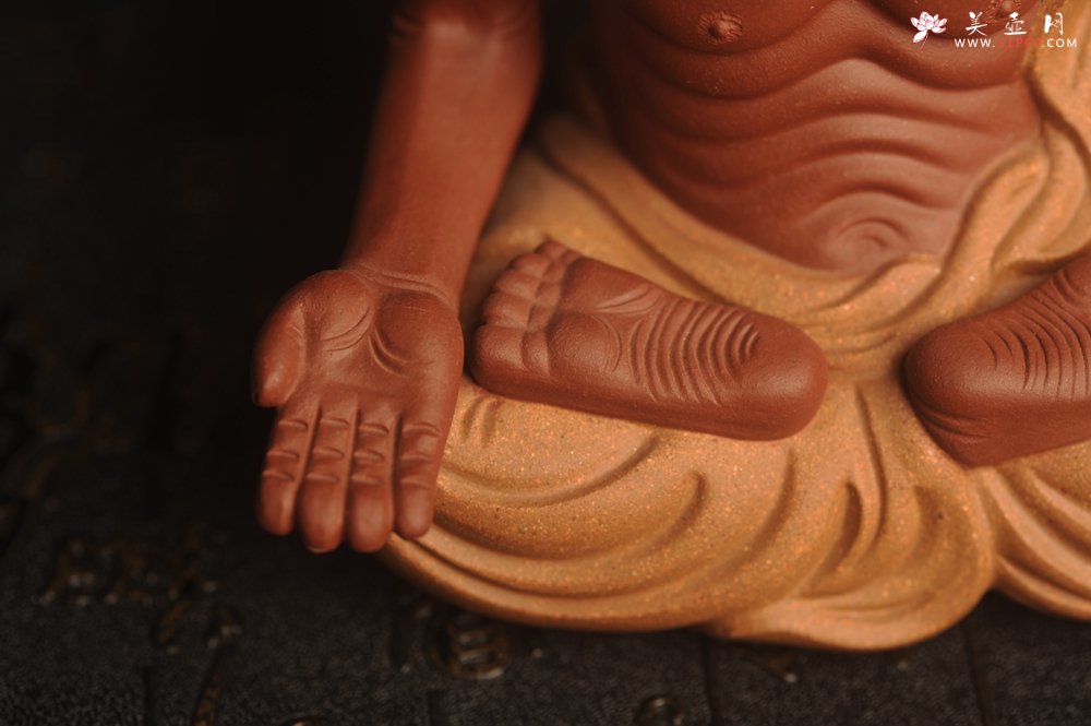 紫砂壶图片：迎中秋特惠紫砂雕塑 精工好料沐心罗汉 高14cm - 宜兴紫砂壶网