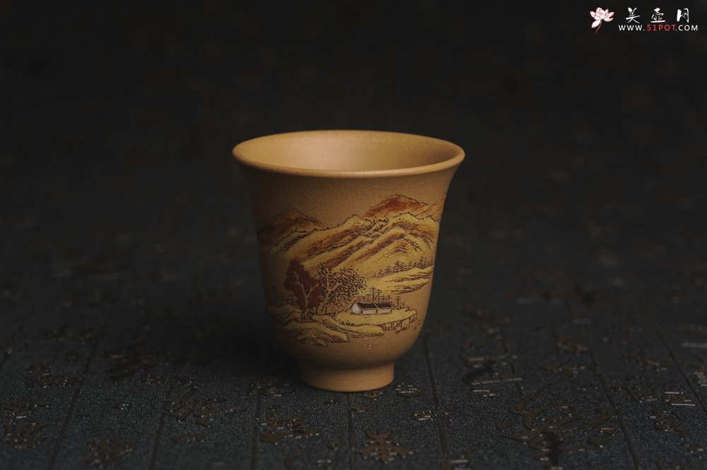 紫砂壶图片：美杯国庆特惠 精品好泥好工好刻雅致泥绘山水主人杯 茶人醉爱 - 宜兴紫砂壶网