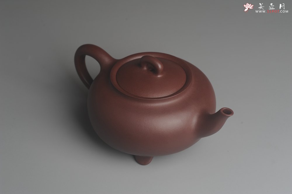 紫砂壶图片：油润底曹青 全手工三足致远 饱满厚重大气 - 宜兴紫砂壶网