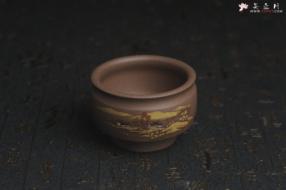 紫砂壶图片：美杯国庆特惠 精品好泥好工好刻雅致厚实泥绘山水主人杯 茶人醉爱 - 宜兴紫砂壶网