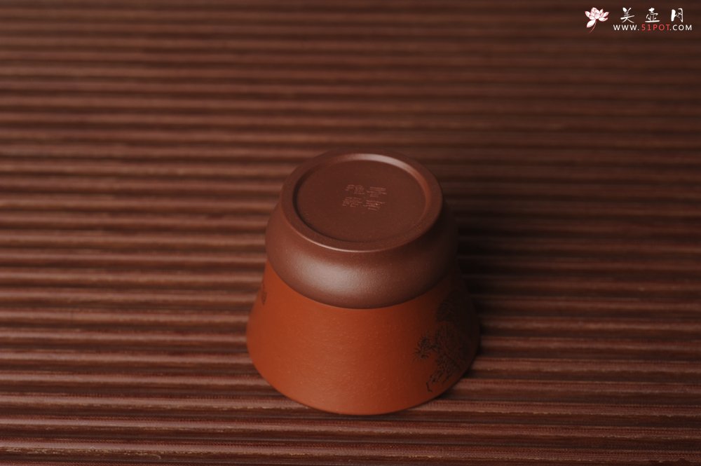 紫砂壶图片：美杯国庆特惠 精品好泥好工好刻雅致特厚实松鼠主人杯 - 宜兴紫砂壶网