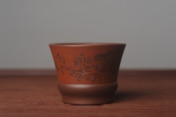 紫砂壶图片：美杯国庆特惠 精品好泥好工好刻雅致特厚实松鼠主人杯 - 宜兴紫砂壶网