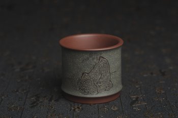 紫砂壶图片：美杯国庆特惠 精品好泥好工好刻雅致特厚实人物主人杯 茶人醉爱 - 宜兴紫砂壶网