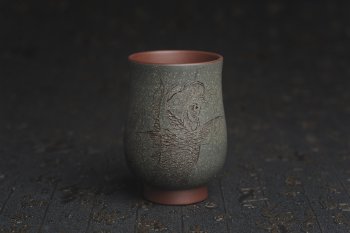 紫砂壶图片：美杯国庆特惠 精品好泥好工好刻雅致特厚实鱼跃主人杯 茶人醉爱 - 宜兴紫砂壶网