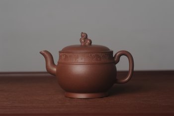 紫砂壶图片：美壶特惠 精致玉带瑞狮壶 - 宜兴紫砂壶网